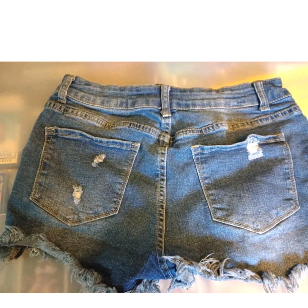 Unbranded Women's Distressed Cut Off Pre Washed Jeans Booty Shorts Size M - Picture 2 of 3